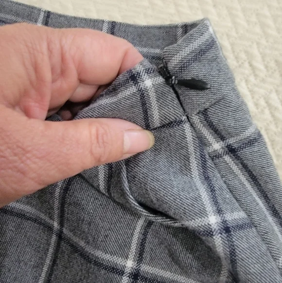 Forever 21 Gray Plaid Women's Skirt Size Small Built In Shorts Skort Mini - Picture 8 of 9
